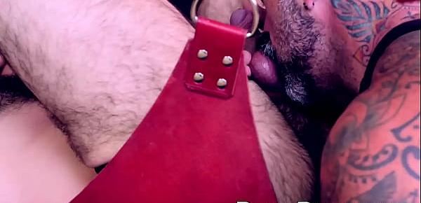 Macho bear rimming and drilling submissive cub